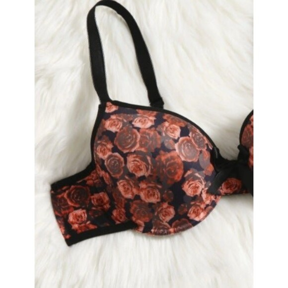 2X Plus Size Red Floral Letter Print Underwire & V-String Lingerie Set - Picture 4 of 5